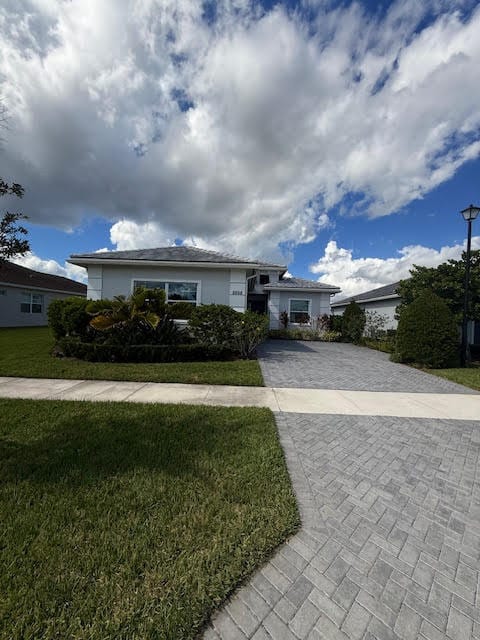 8898 SW Breve Way in Port St. Lucie, FL - Foto de edificio - Building Photo