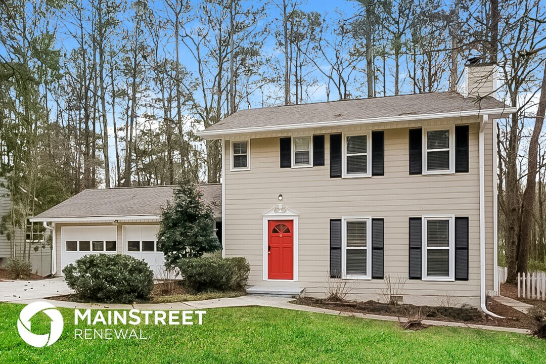 2440 Hillboro Cir S W in Marietta, GA - Building Photo