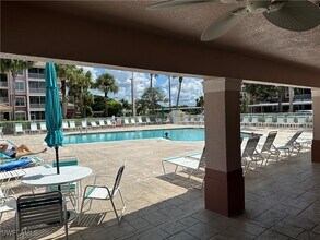 15901 Pointe Cir in Iona, FL - Building Photo - Building Photo