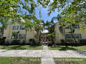 701 Bay St NE in St. Petersburg, FL - Building Photo
