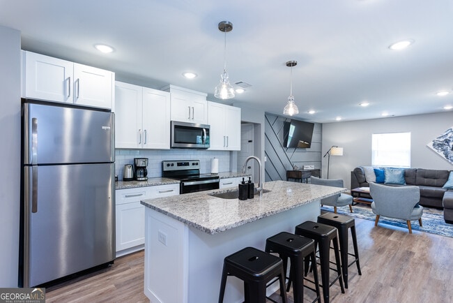 3329 Burk Dr in Atlanta, GA - Building Photo - Building Photo