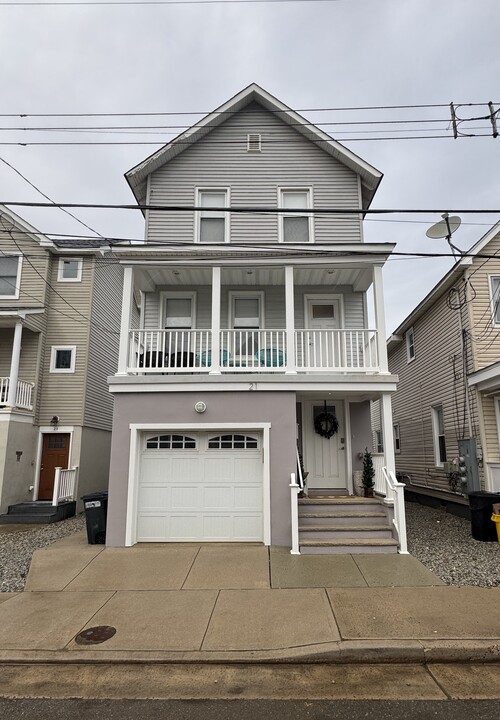 21 Beach St in Sea Bright, NJ - Foto de edificio