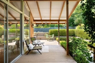 102 Fanning Ave in Hampton Bays, NY - Building Photo - Building Photo