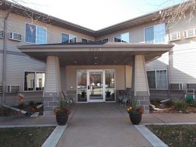 Heritage Court Senior Apartments in Davenport, IA - Building Photo