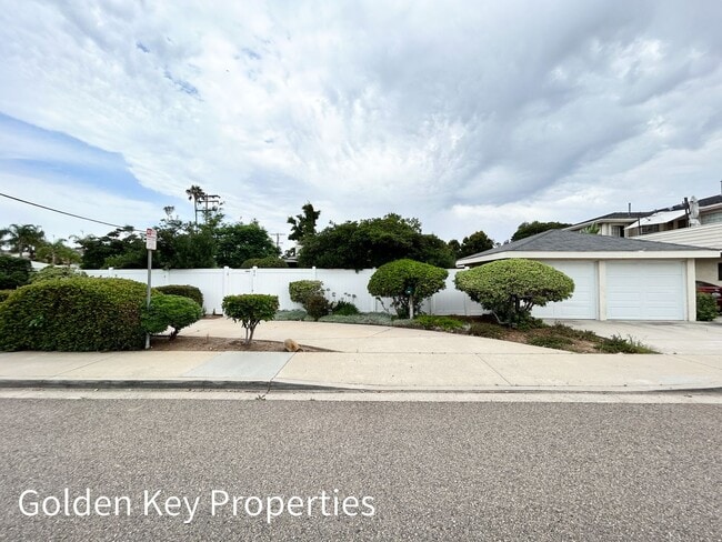property at 870 Laguna Dr