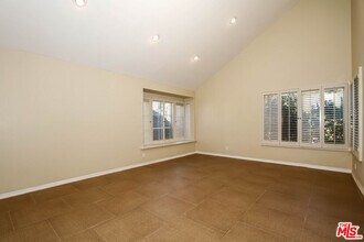 1345 Avenida de Cortez in Los Angeles, CA - Building Photo - Building Photo