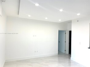 185 SE 14th Terrace in Miami, FL - Foto de edificio - Building Photo