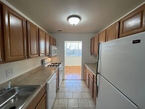 1512 S Arlington Ridge Rd in Arlington, VA - Building Photo - Building Photo