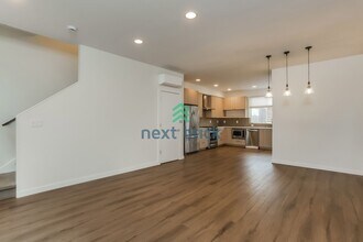 6545 34th Ave SW in Seattle, WA - Building Photo - Building Photo