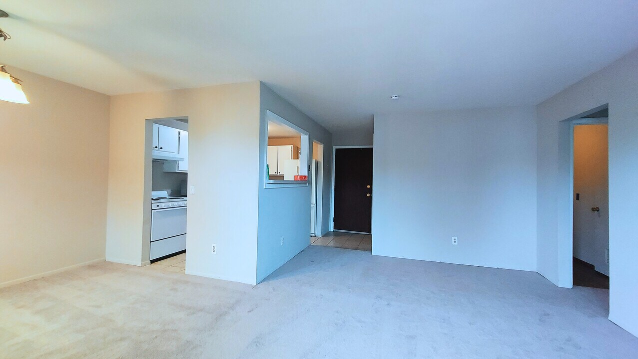 31993 W 12 Mile Rd in Farmington Hills, MI - Building Photo