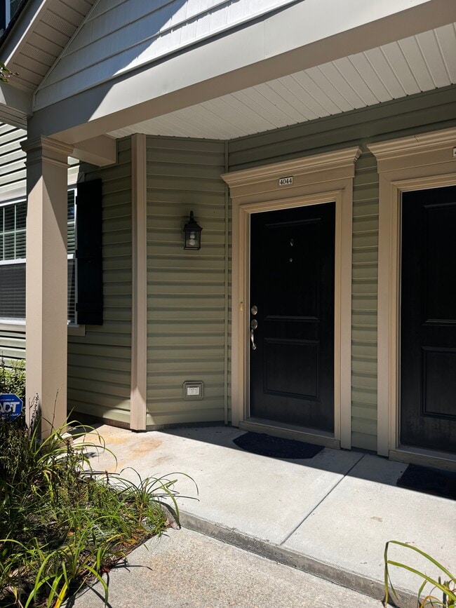 4044 Clarendon Way, Unit 4044 Clarendon Way