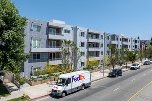 4240 Laurel Canyon Blvd in Studio City, CA - Building Photo