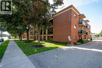 1212 Fennell Ave E in Hamilton, ON - Building Photo - Building Photo