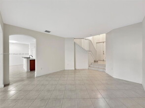 12150 SW 123rd Pl in Miami, FL - Foto de edificio - Building Photo