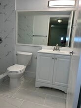 10255 NW 9th Street Cir, Unit 205-7 in Miami, FL - Foto de edificio - Building Photo