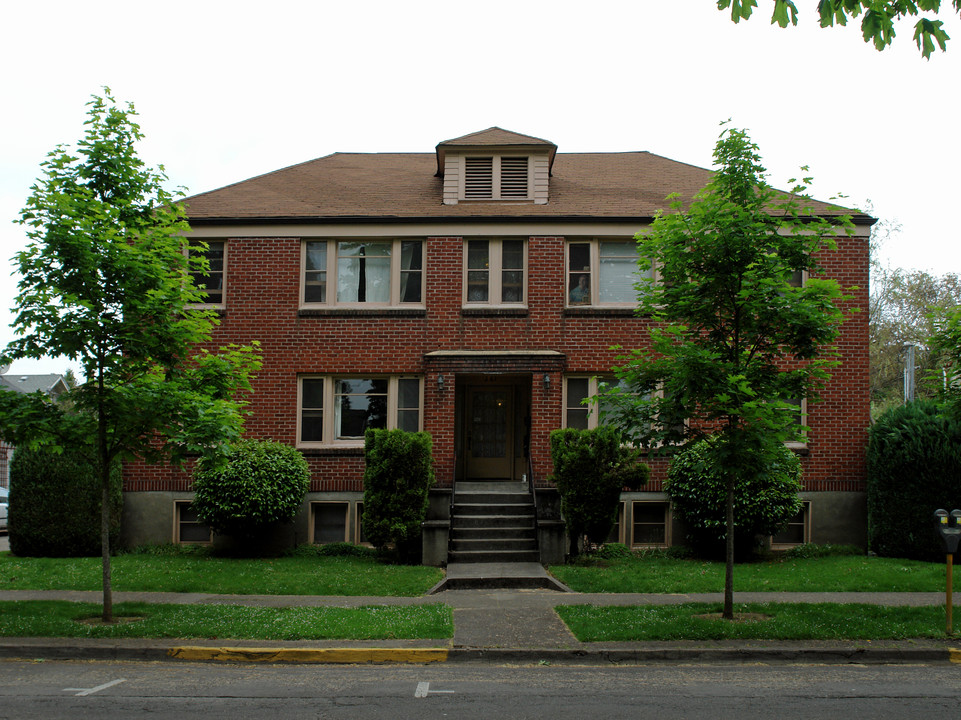 361 W Broadway in Eugene, OR - Building Photo