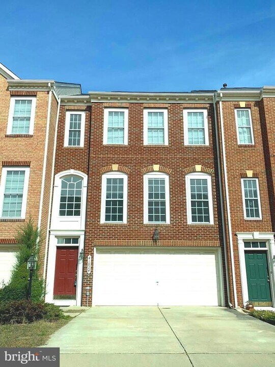 41824 Progress Terrace in Aldie, VA - Building Photo