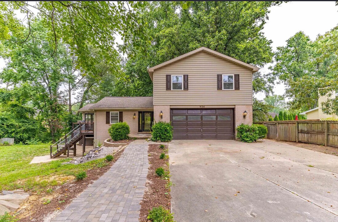 624 Forest Park Dr in Newburgh, IN - Building Photo