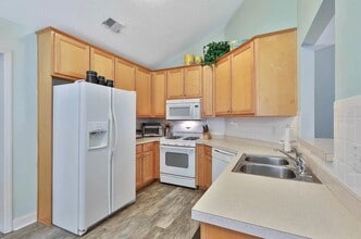 195 Hunterian Pl in Newnan, GA - Building Photo - Building Photo