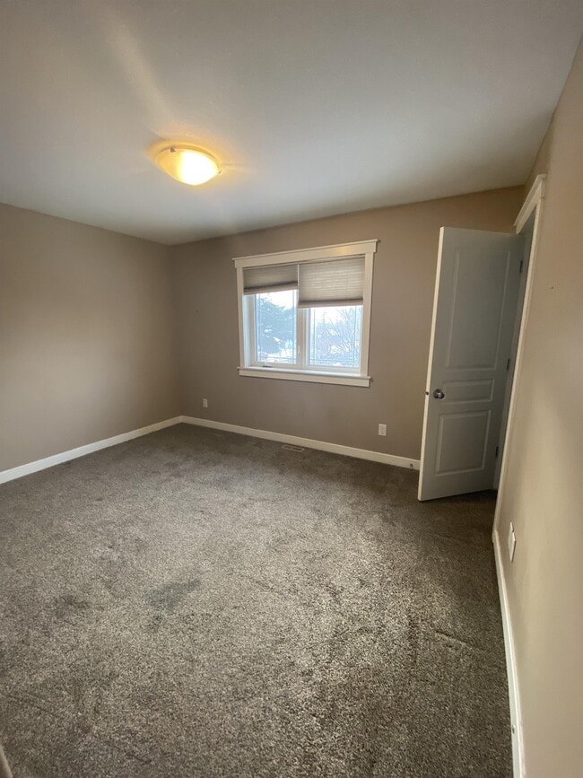 467 Halifax St in Regina, SK - Building Photo - Building Photo