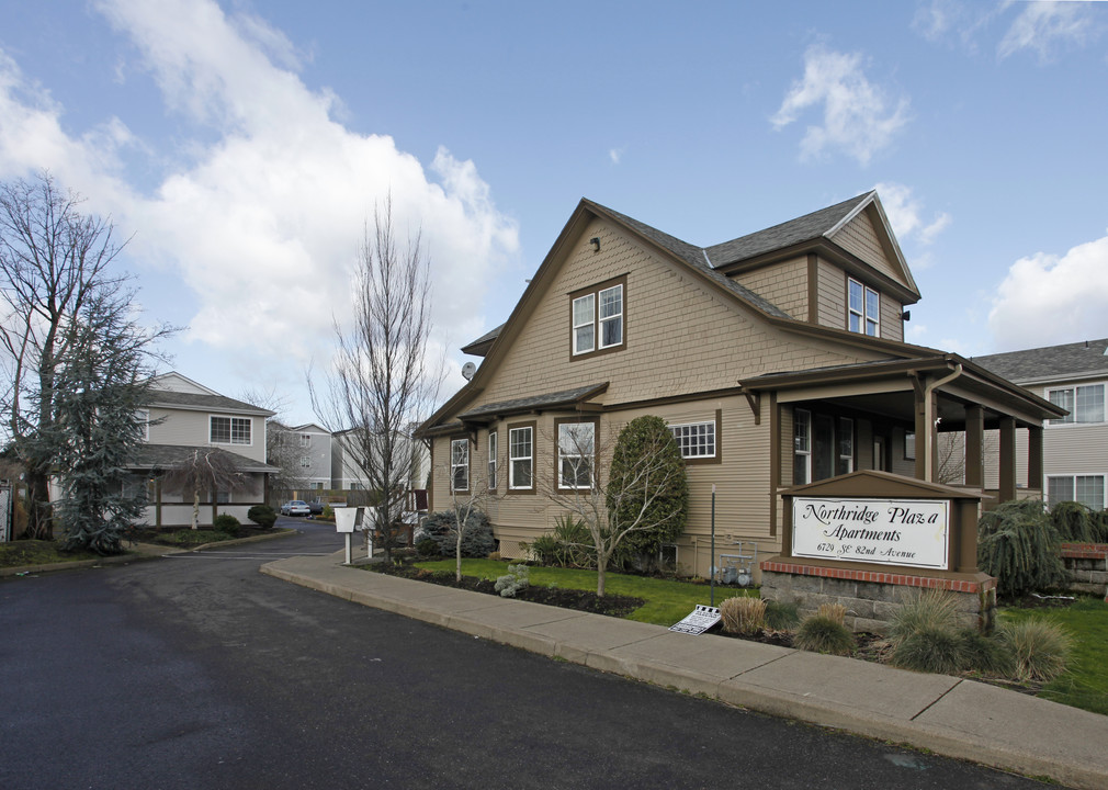 Northridge Plaza Apartments in Portland, OR - Foto de edificio