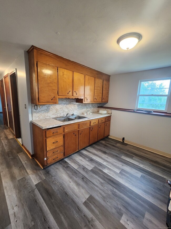 11 Sunrise Terrace in Bristol, CT - Building Photo - Building Photo
