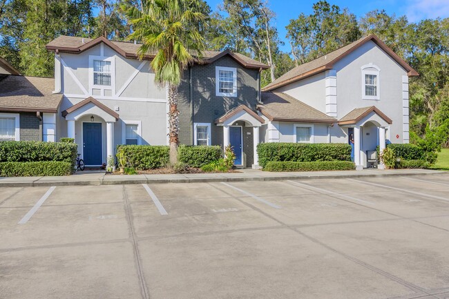 Carmendy Square Townhomes in Lady Lake, FL - Foto de edificio - Building Photo