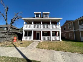 703 Wellborn Rd in College Station, TX - Building Photo