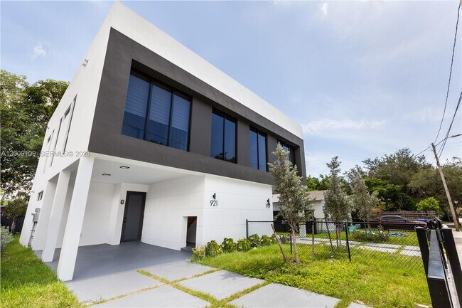 921 NW 55th St in Miami, FL - Building Photo - Building Photo