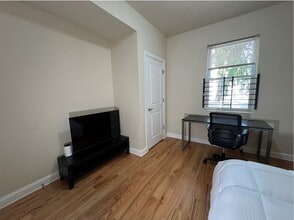 2043 N Gratz St, Unit Furnished Room for Rent in Philadelphia, PA - Foto de edificio - Building Photo