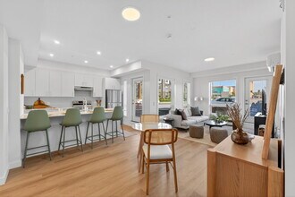 517 67 Av SW in Calgary, AB - Building Photo - Building Photo