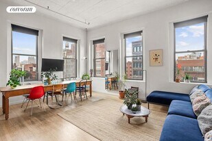 215 Bowery in New York, NY - Building Photo