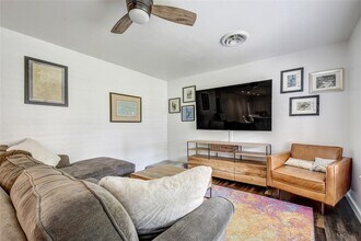 5209 Kings Hwy in Austin, TX - Foto de edificio - Building Photo