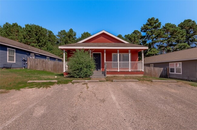 112 Varsity Dr in Huntsville, TX - Building Photo - Building Photo
