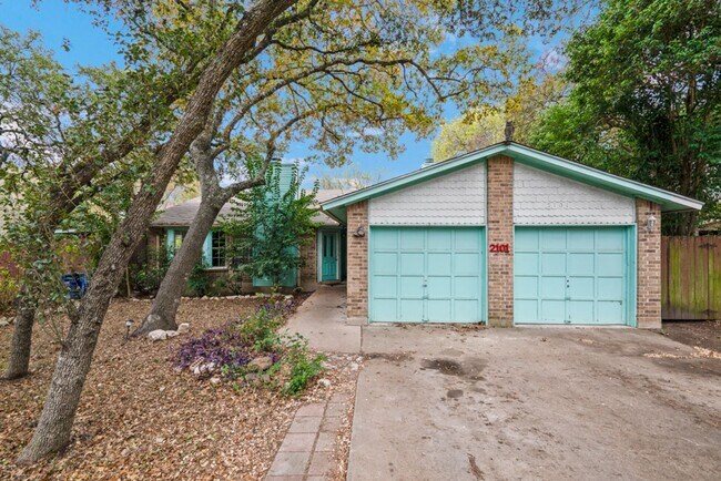 2101 Matthews Ln in Austin, TX - Building Photo - Building Photo