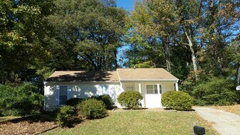 6820 N Ridge Ct in Charlotte, NC - Building Photo