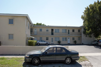 2601 SW 22nd Ave in Miami, FL - Foto de edificio - Building Photo