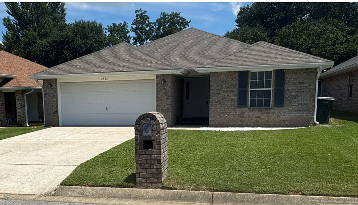6562 Tampa Dr in Pensacola, FL - Building Photo