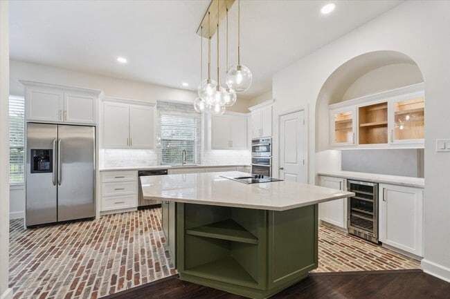 property at 11 Knotwood Ct