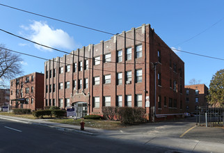 Garden Hill Apartments in Hartford, CT - Foto de edificio - Building Photo