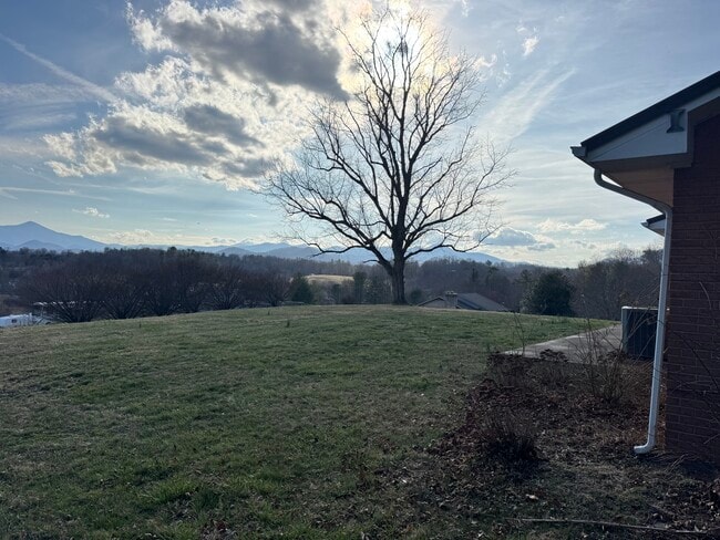 31 Valley View Dr in Candler, NC - Building Photo - Building Photo