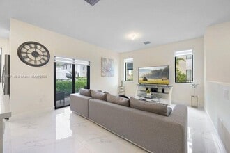 4712 NW 83rd Ave in Doral, FL - Building Photo - Building Photo