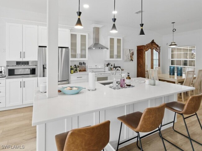 6876 Redbay Park Rd in Naples, FL - Building Photo - Building Photo