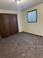 100 Plains St, Unit 57 in Dodge City, KS - Foto de edificio - Building Photo