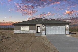 10801 Glen Rd in California City, CA - Building Photo
