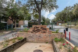 One Barton Place in Austin, TX - Foto de edificio - Building Photo