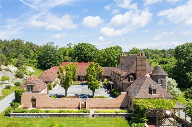 216 Gray Craig Rd in Middletown, RI - Building Photo - Building Photo