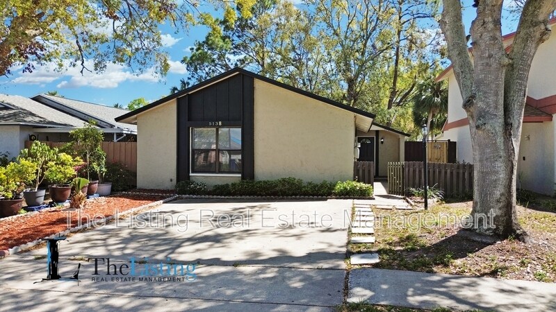 5138 Springwood Dr in Tampa, FL - Building Photo