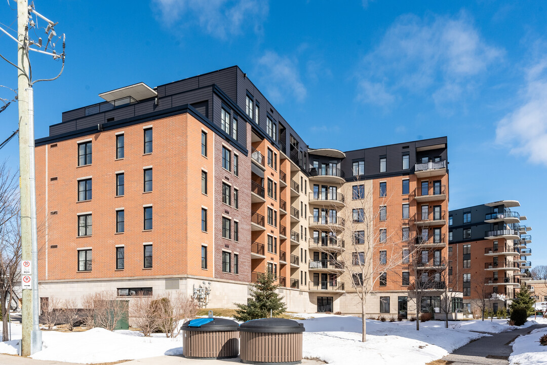 5686 Saint-Louis St in Lévis, QC - Building Photo