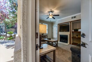 11380 S Virginia St in Reno, NV - Building Photo